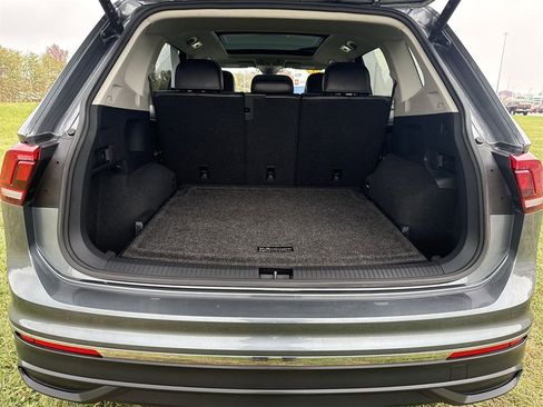 Used 2022 Volkswagen Tiguan SE w/ Panoramic Sunroof Package image 21