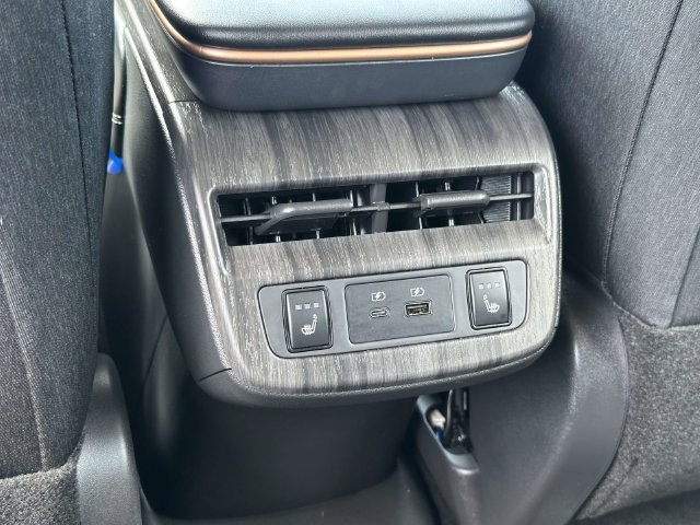 Used 2024 Nissan Ariya AWD image 18