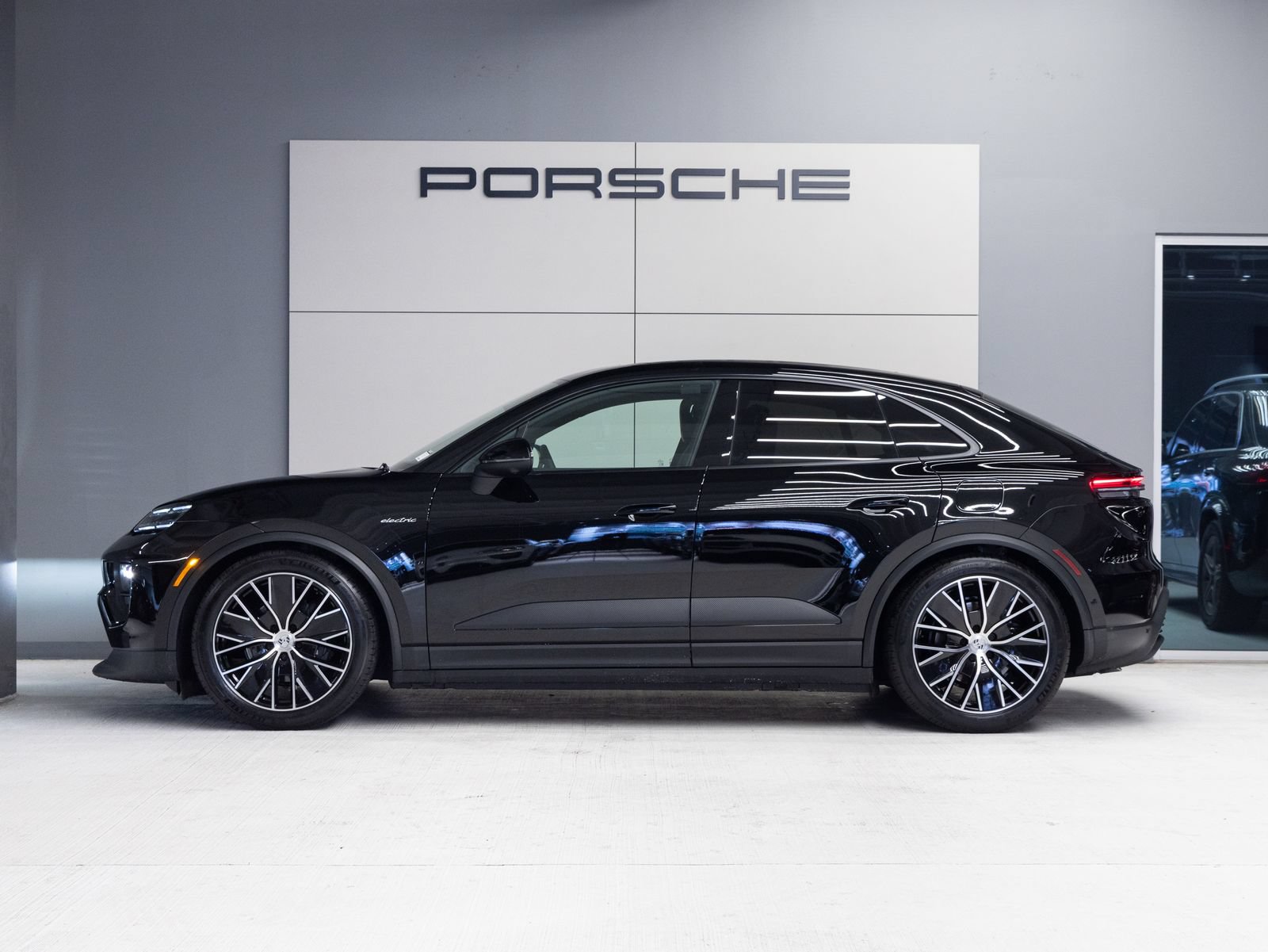 Certified 2026 Porsche Macan 4 Electric AWD/4WD image 2