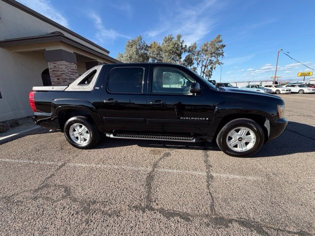Used 2009 Chevrolet Avalanche LT AWD/4WD image 4