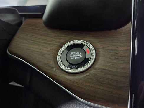 Used 2022 Jeep Grand Cherokee Summit w/ Luxury Tech Group V image 21