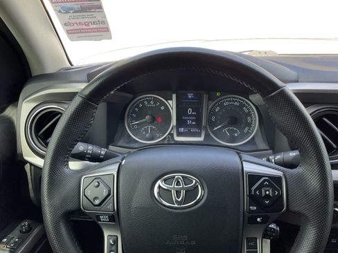 Used 2022 Toyota Tacoma SR5 AWD/4WD image 12