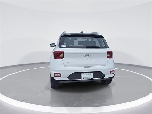 Used 2025 Hyundai Venue Limited image 7