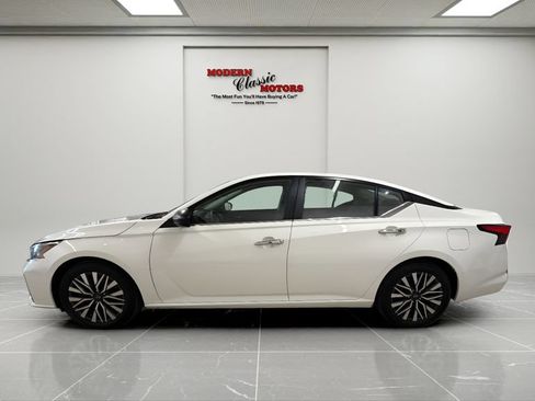 Used 2025 Nissan Altima 2.5 SV FWD image 2