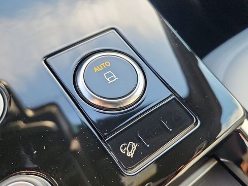 Used 2023 Land Rover Range Rover Sport SE Dynamic image 21