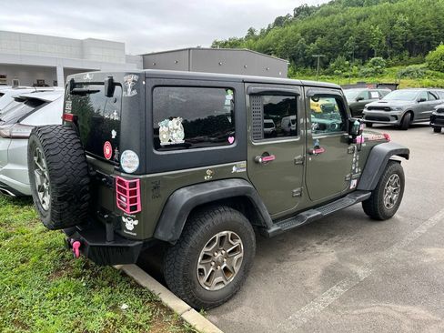 Used 2015 Jeep Wrangler Unlimited Rubicon AWD/4WD image 3