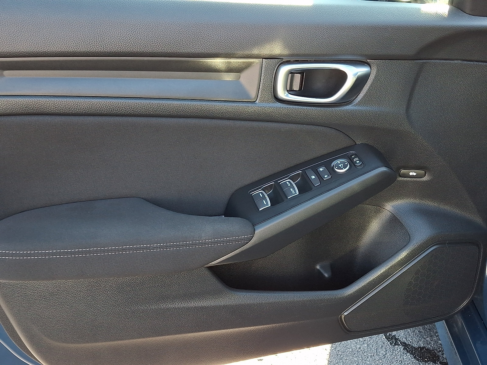 Used 2025 Honda Civic Sport image 12