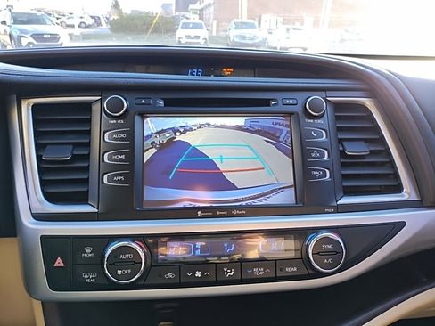 Used 2018 Toyota Highlander Plus image 35