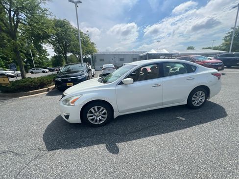 Used 2014 Nissan Altima 2.5 SV FWD image 2