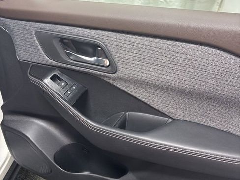 Used 2023 Nissan Rogue SV image 28