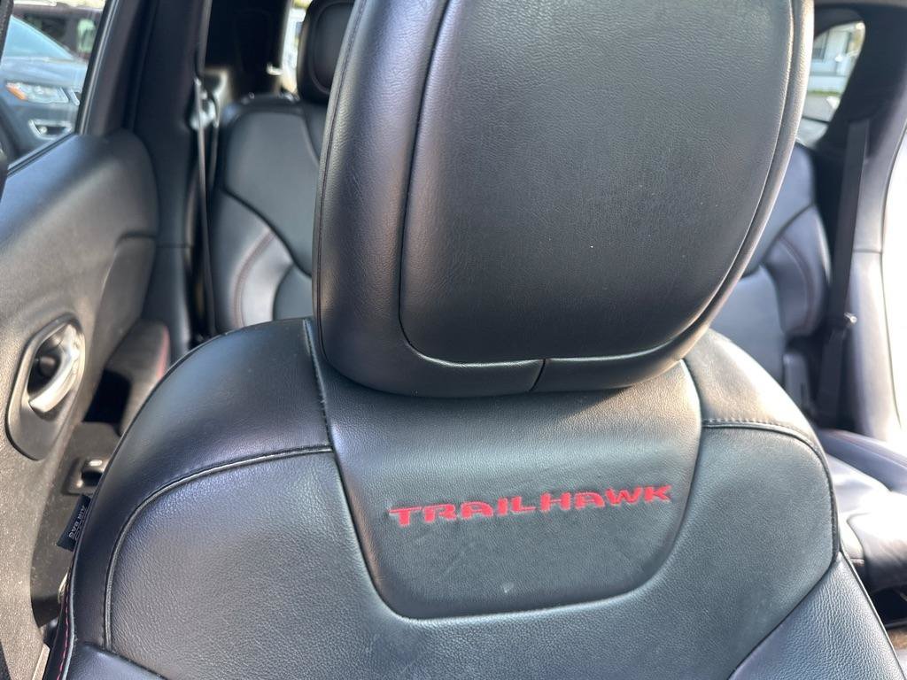 Used 2016 Jeep Cherokee Trailhawk w/ Comfort/Convenience Group AWD/4WD image 33