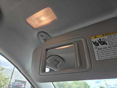 Used 2019 Toyota RAV4 Limited image 23