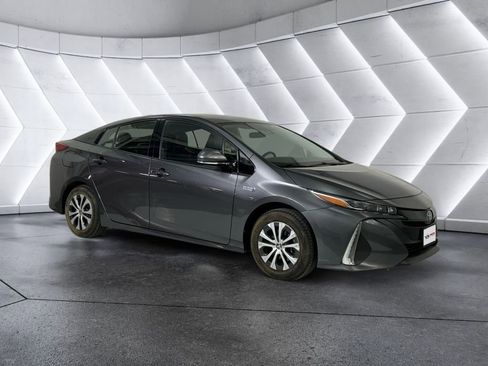 Used 2020 Toyota Prius Prime XLE FWD image 1