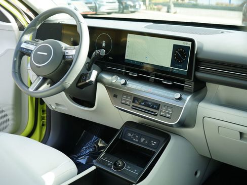 Certified 2024 Hyundai Kona SEL w/ Convenience Package image 19