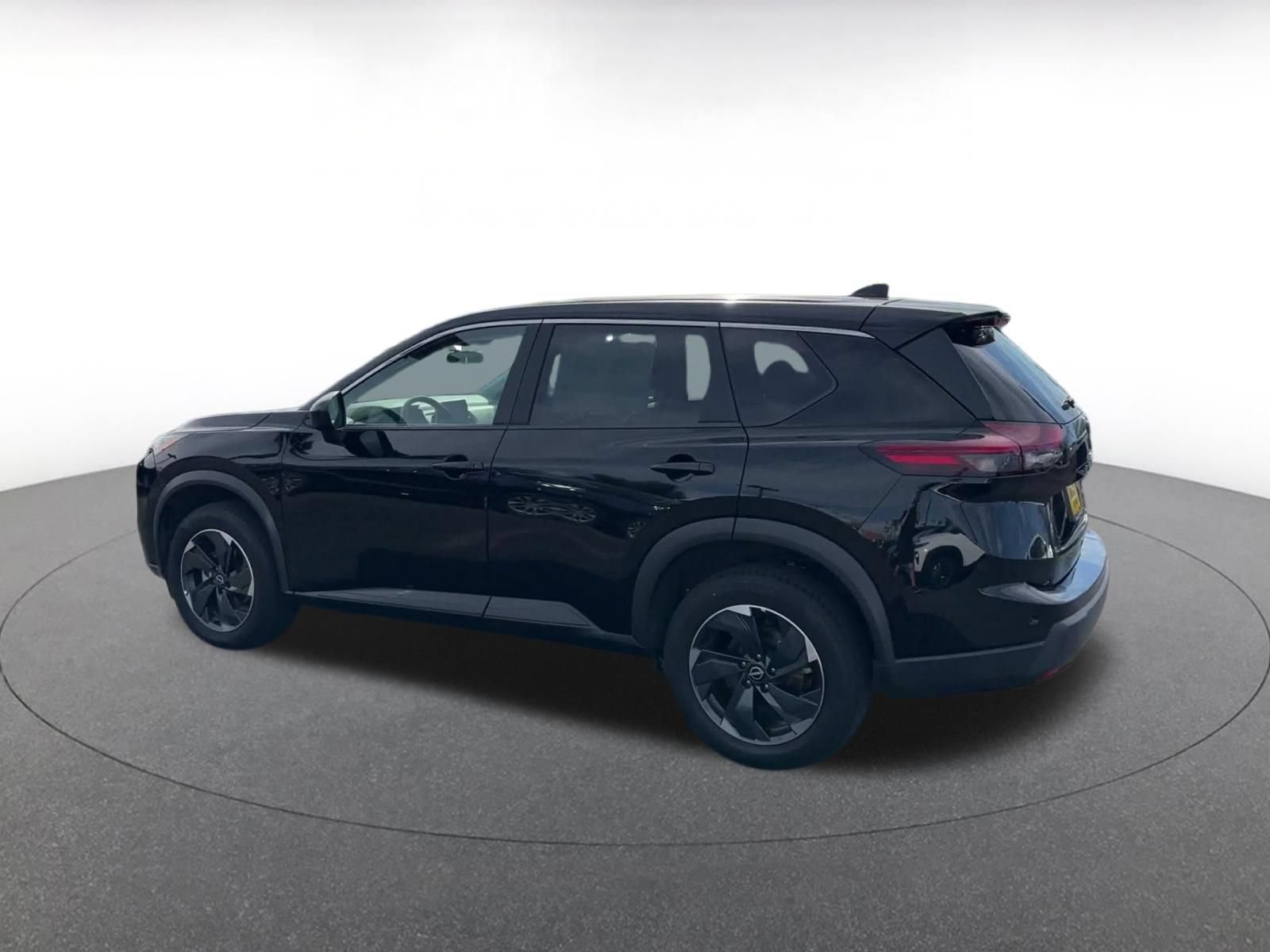 Used 2025 Nissan Rogue SV AWD/4WD image 9