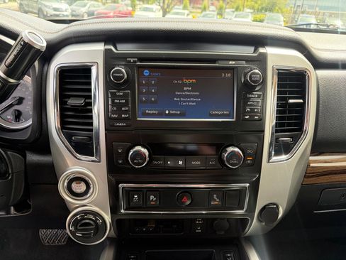 Used 2018 Nissan Titan SL w/ Chrome Package AWD/4WD image 19