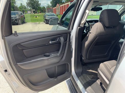 Used 2017 Chevrolet Traverse LT w/ Style and Technology Package FWD image 26