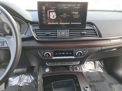 Used 2023 Audi Q5 e Premium w/ Convenience Package image 21