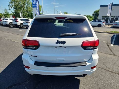 Used 2019 Jeep Grand Cherokee Altitude AWD/4WD image 5
