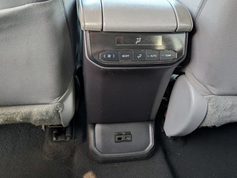 Used 2022 Toyota Highlander LE FWD image 16