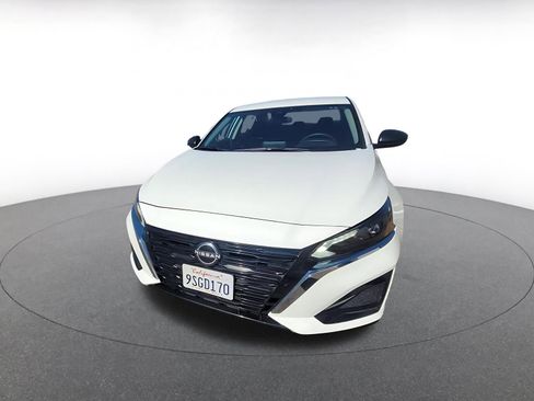 Used 2025 Nissan Altima 2.5 SV image 2