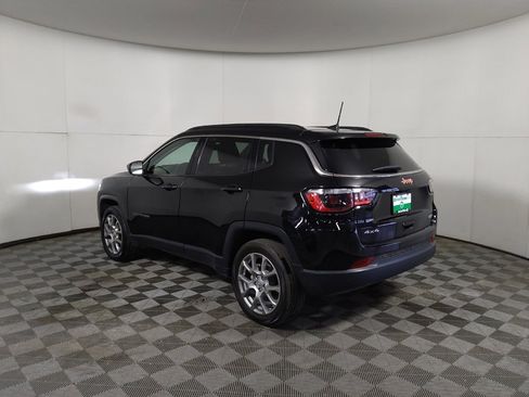 Used 2022 Jeep Compass Latitude AWD/4WD image 5