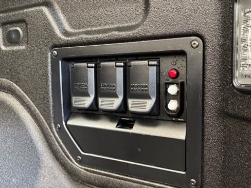 Used 2025 GMC Sierra EV Denali image 6