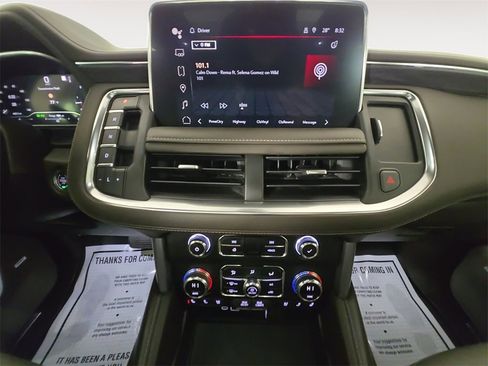 Used 2022 GMC Yukon SLT w/ SLT Premium Package image 11