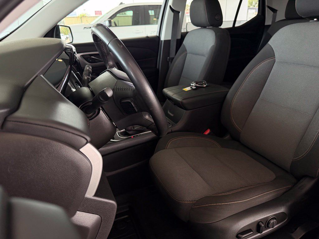 Used 2021 Chevrolet Traverse LT FWD image 14