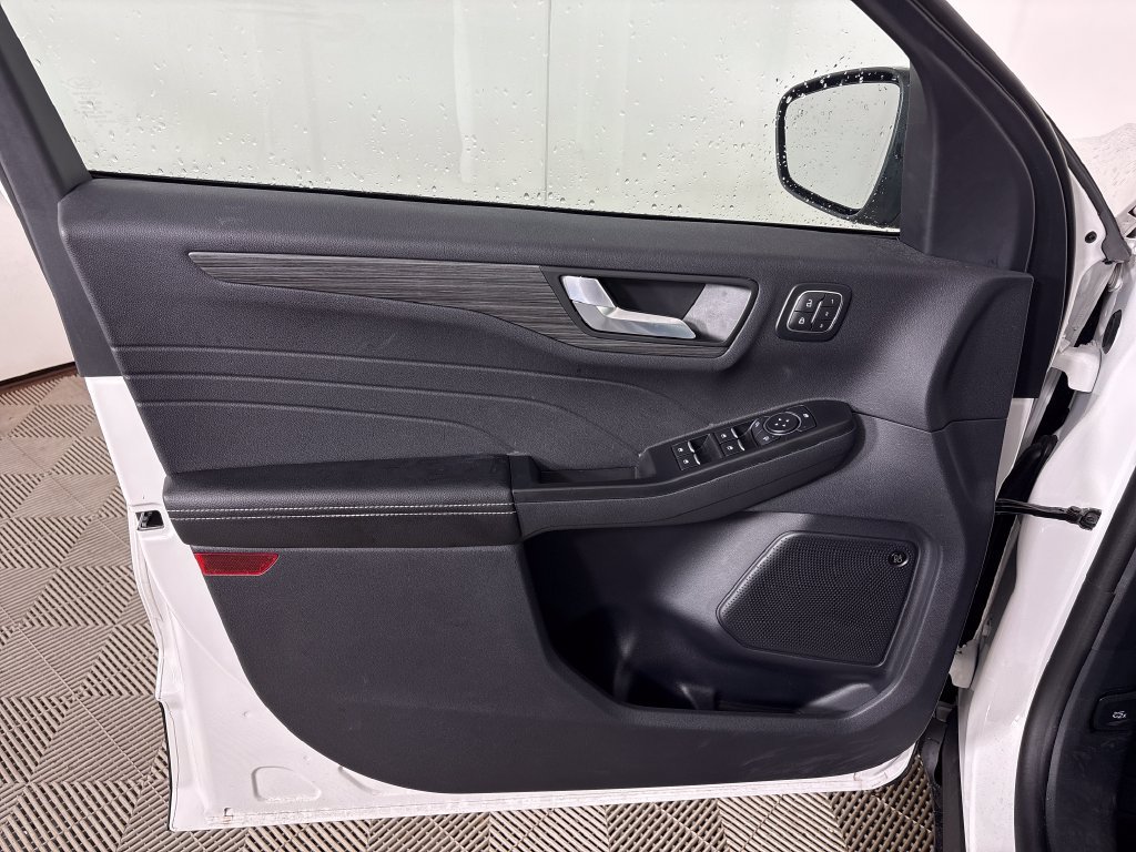 Certified 2025 Ford Escape SE w/ PHEV Premium Package FWD image 24