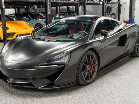 Used 2018 McLaren 570S Spider image 33