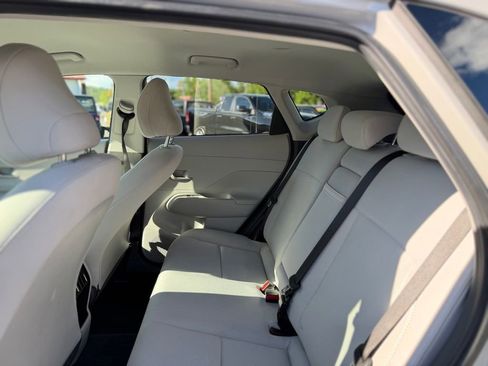 Used 2025 Hyundai Kona SEL AWD/4WD image 6