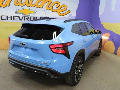 Used 2024 Chevrolet Trax RS w/ Sunroof Package FWD image 5