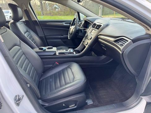 Used 2017 Ford Fusion SE image 9