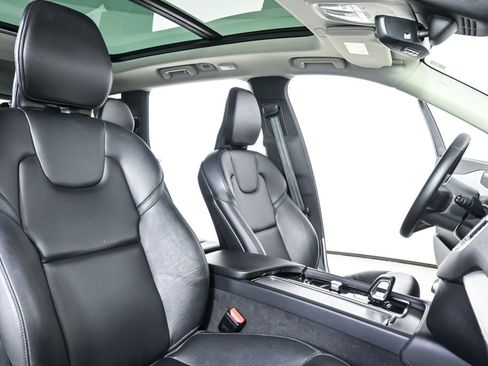 Certified 2025 Volvo XC90 B5 Core AWD/4WD image 24