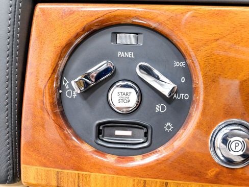Used 2013 Rolls-Royce Phantom Sedan RWD image 78
