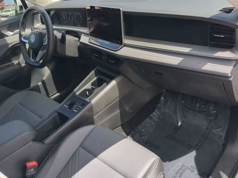 Certified 2025 Volkswagen Tiguan SE AWD/4WD image 12