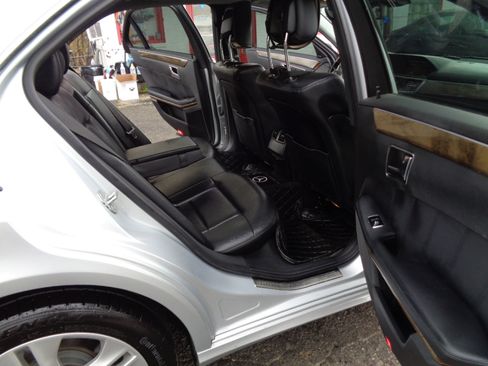 Used 2011 Mercedes-Benz E 350 4MATIC Sedan image 17