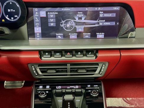 Used 2021 Porsche 911 Turbo image 17