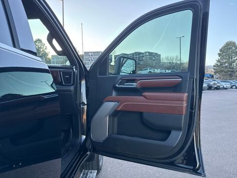 Used 2024 GMC Sierra 2500 Denali Ultimate image 30