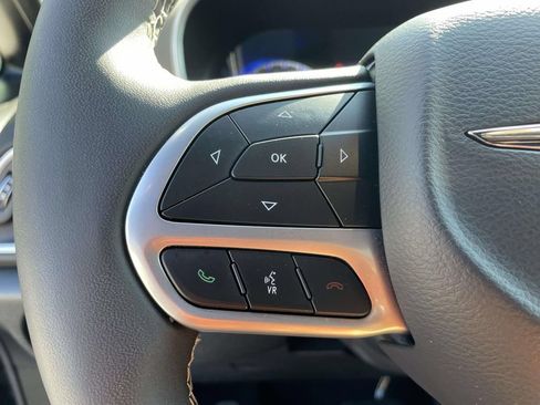 Used 2025 Chrysler Pacifica Select FWD image 20