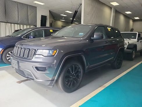 Used 2018 Jeep Grand Cherokee Altitude AWD/4WD image 1