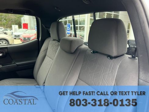 Used 2017 Toyota Tacoma TRD Off-Road w/ Premium & Technology Package image 19