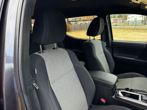 Used 2022 Toyota Tacoma 4x4 Double Cab image 42