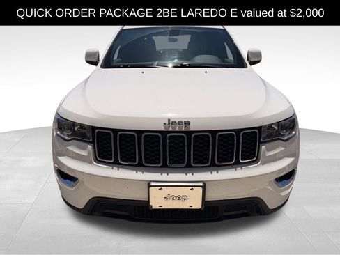 Used 2018 Jeep Grand Cherokee Laredo AWD/4WD image 2