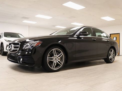 Used 2020 Mercedes-Benz E 350 Sedan image 2