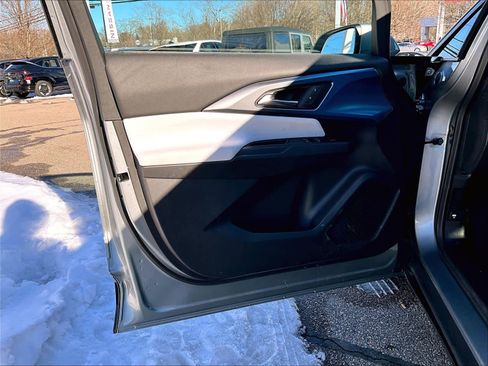 Used 2025 Chevrolet Equinox EV LT w/ Convenience Package image 9