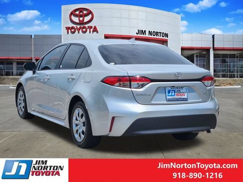 Used 2025 Toyota Corolla LE FWD image 7