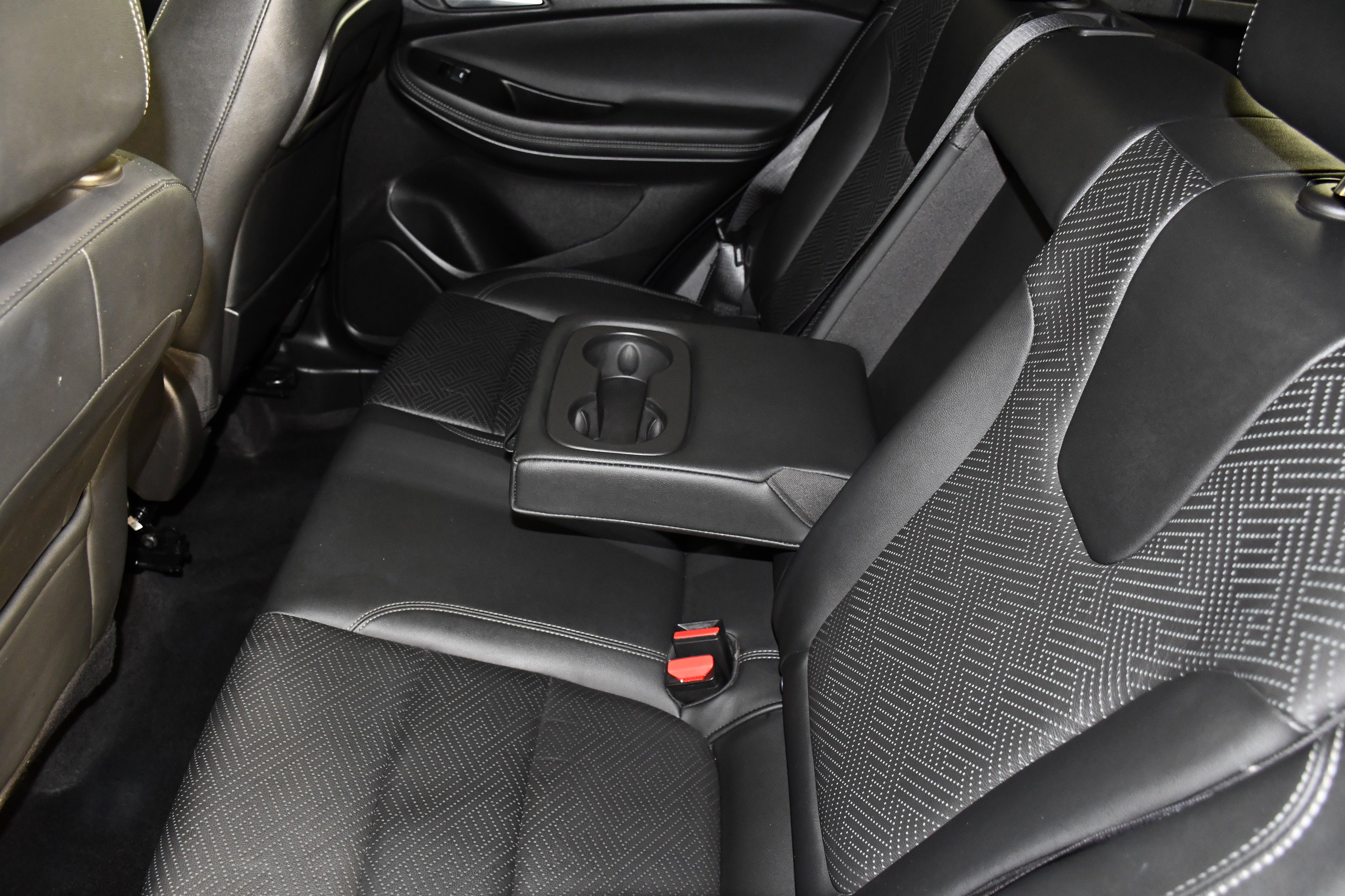 Used 2022 Buick Encore GX Essence w/ Advanced Technology Package FWD image 50