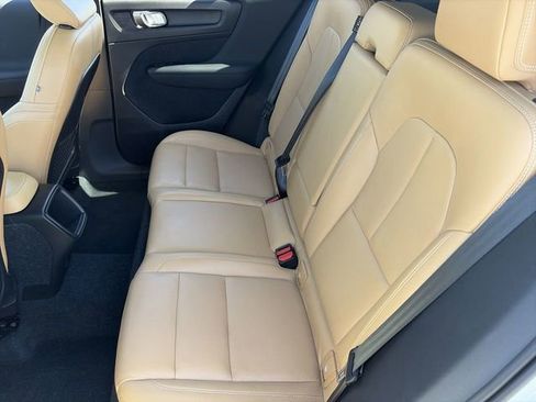 Used 2020 Volvo XC40 T5 Momentum w/ Protection Package Premier AWD/4WD image 18
